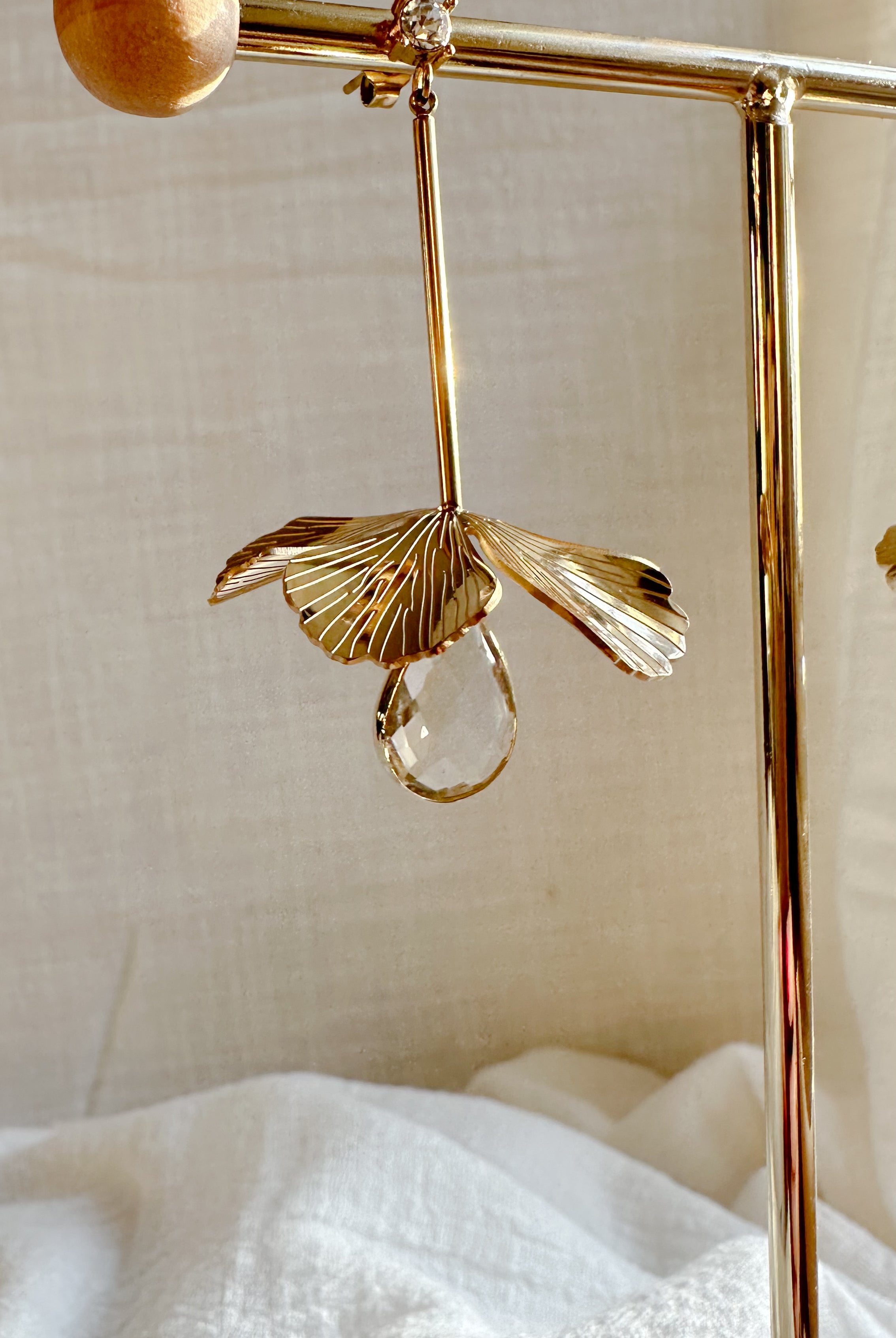 Boucles d'oreilles pendantes Elise Cristal MADEINESTEL