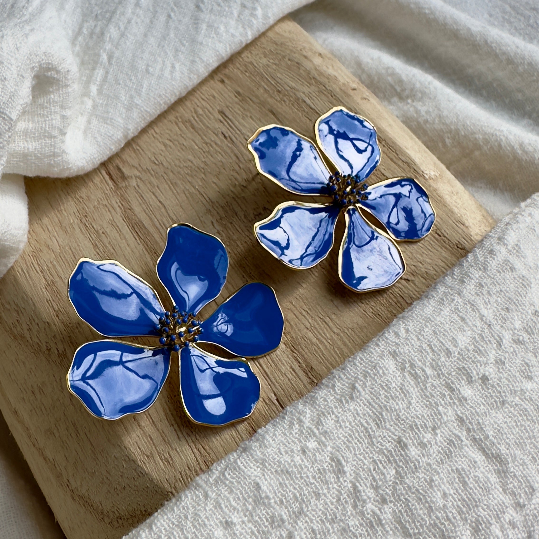 Boucles d'oreilles Flora Bleu électrique MADEINESTEL