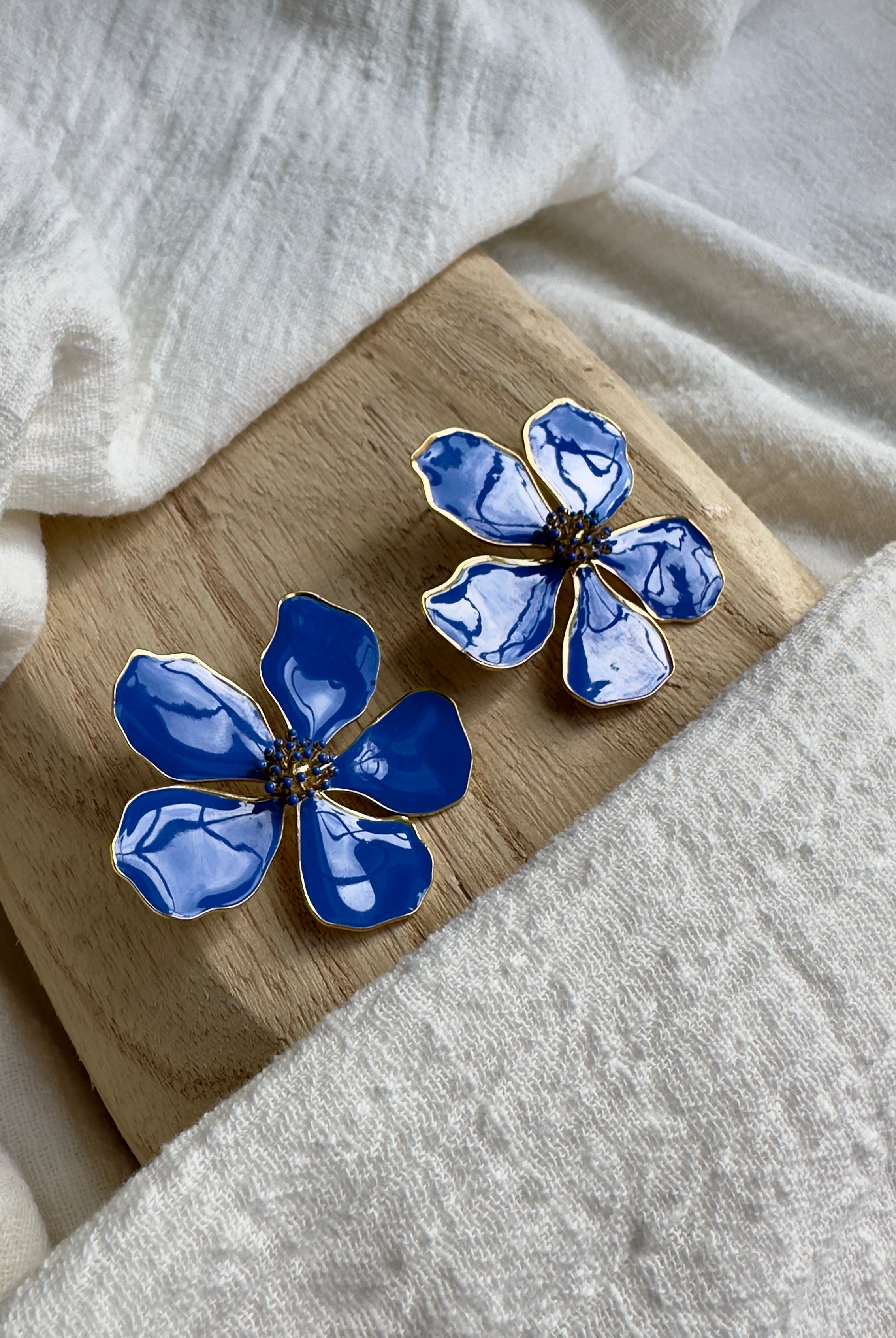 Boucles d'oreilles Flora Bleu électrique MADEINESTEL