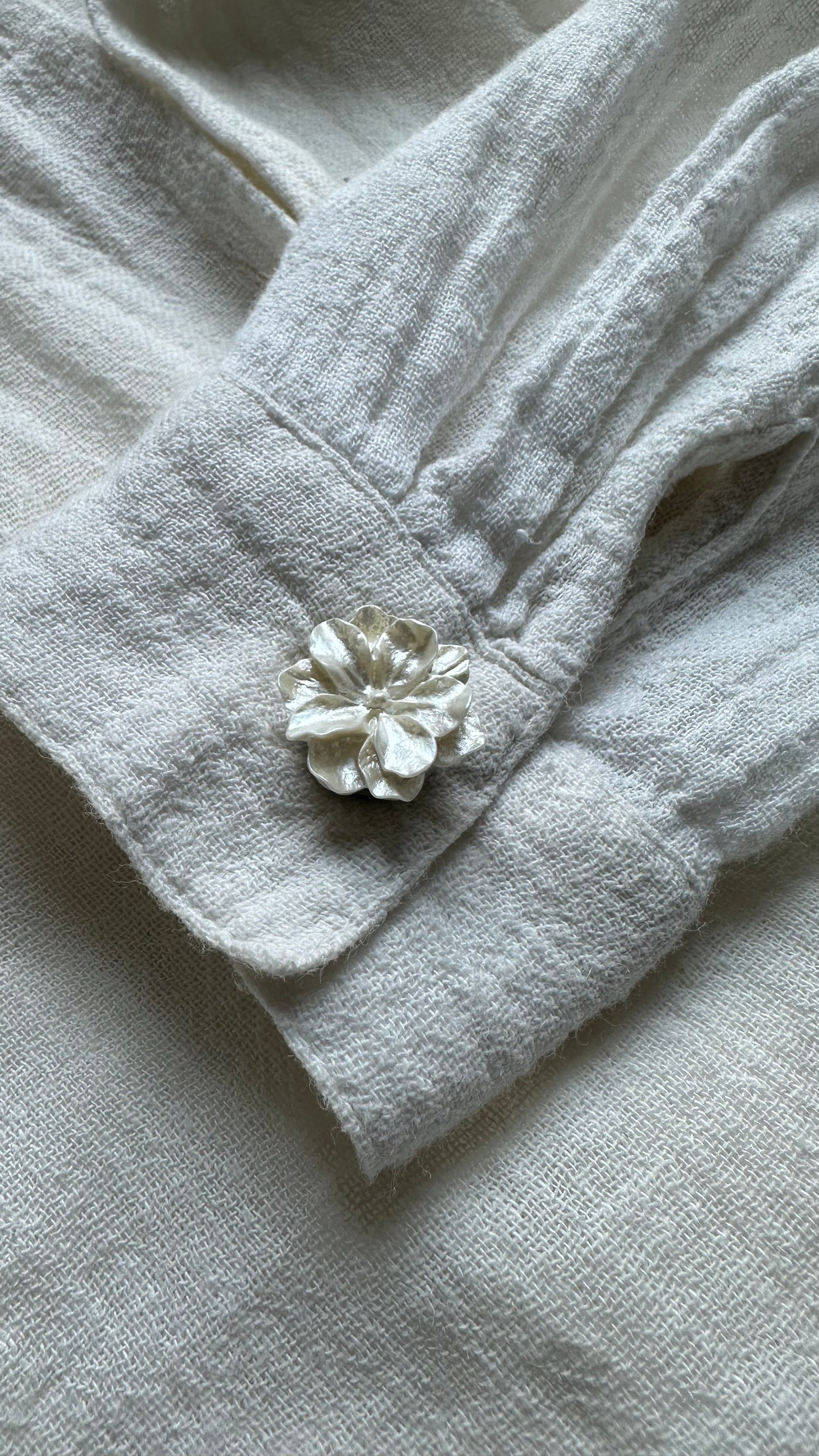 Manchette fleur cache bouton (la paire) MADEINESTEL