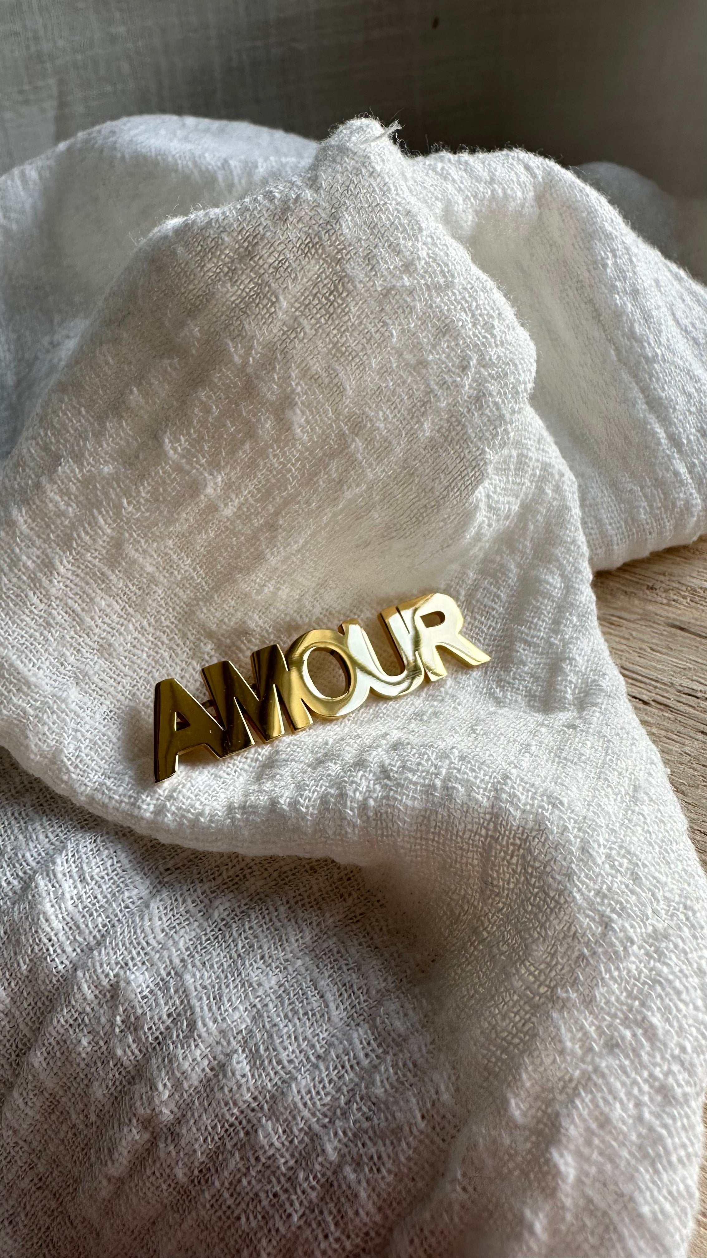 Broche Amour MADEINESTEL