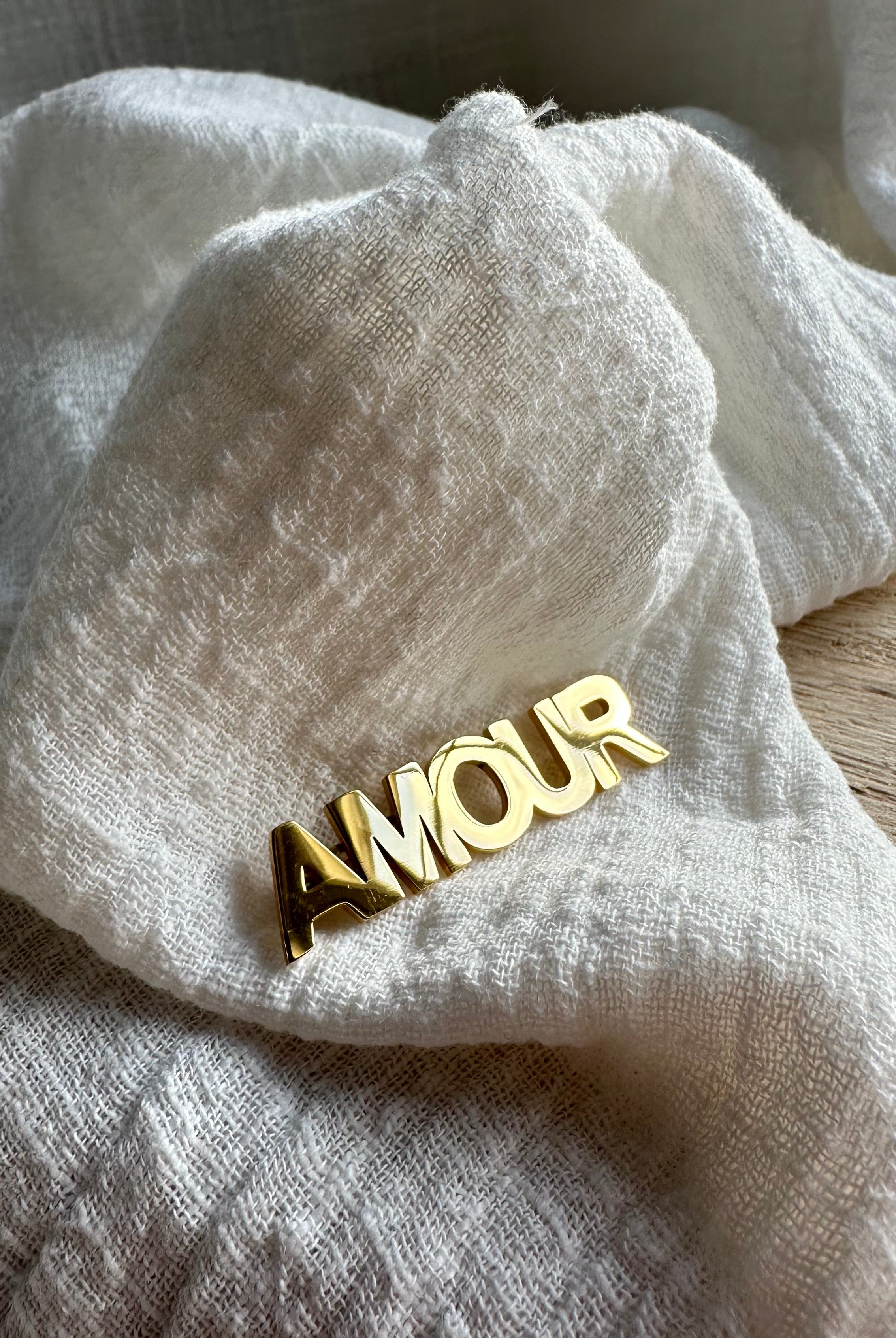 Broche Amour Doré MADEINESTEL