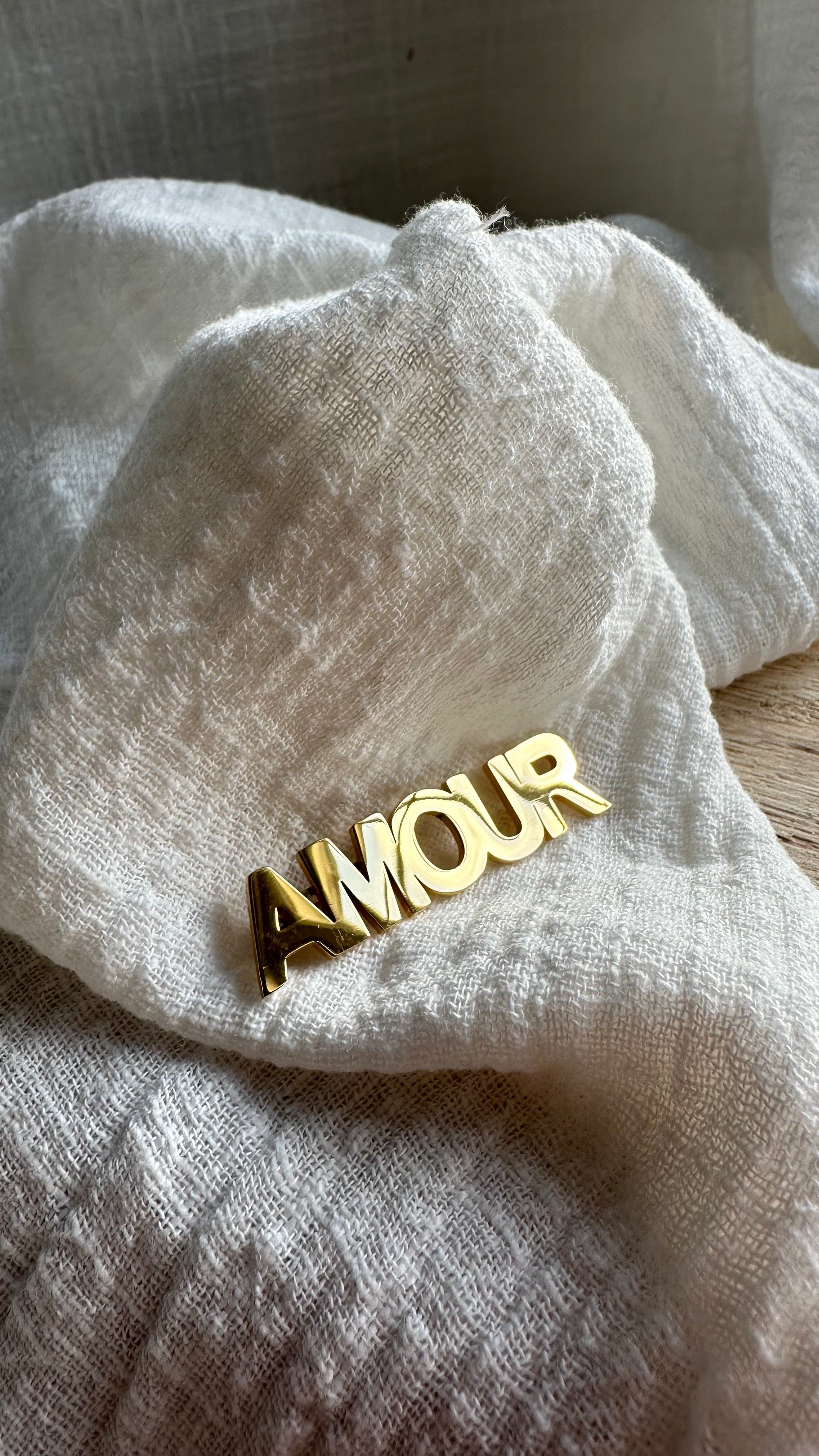 Broche Amour Doré MADEINESTEL