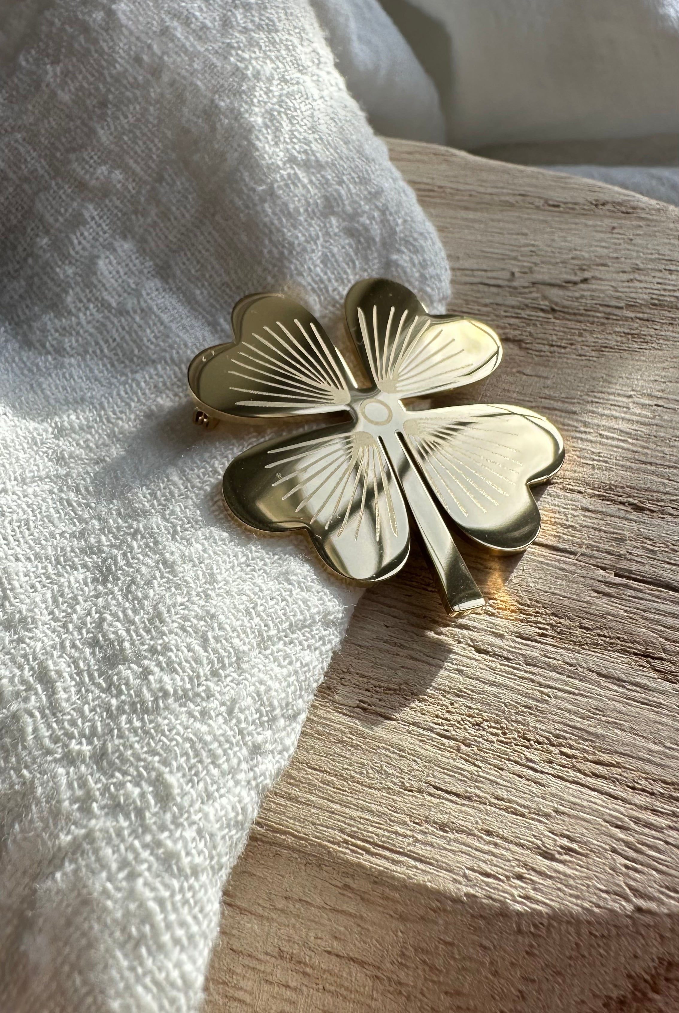 Broche Félicité Doré MADEINESTEL