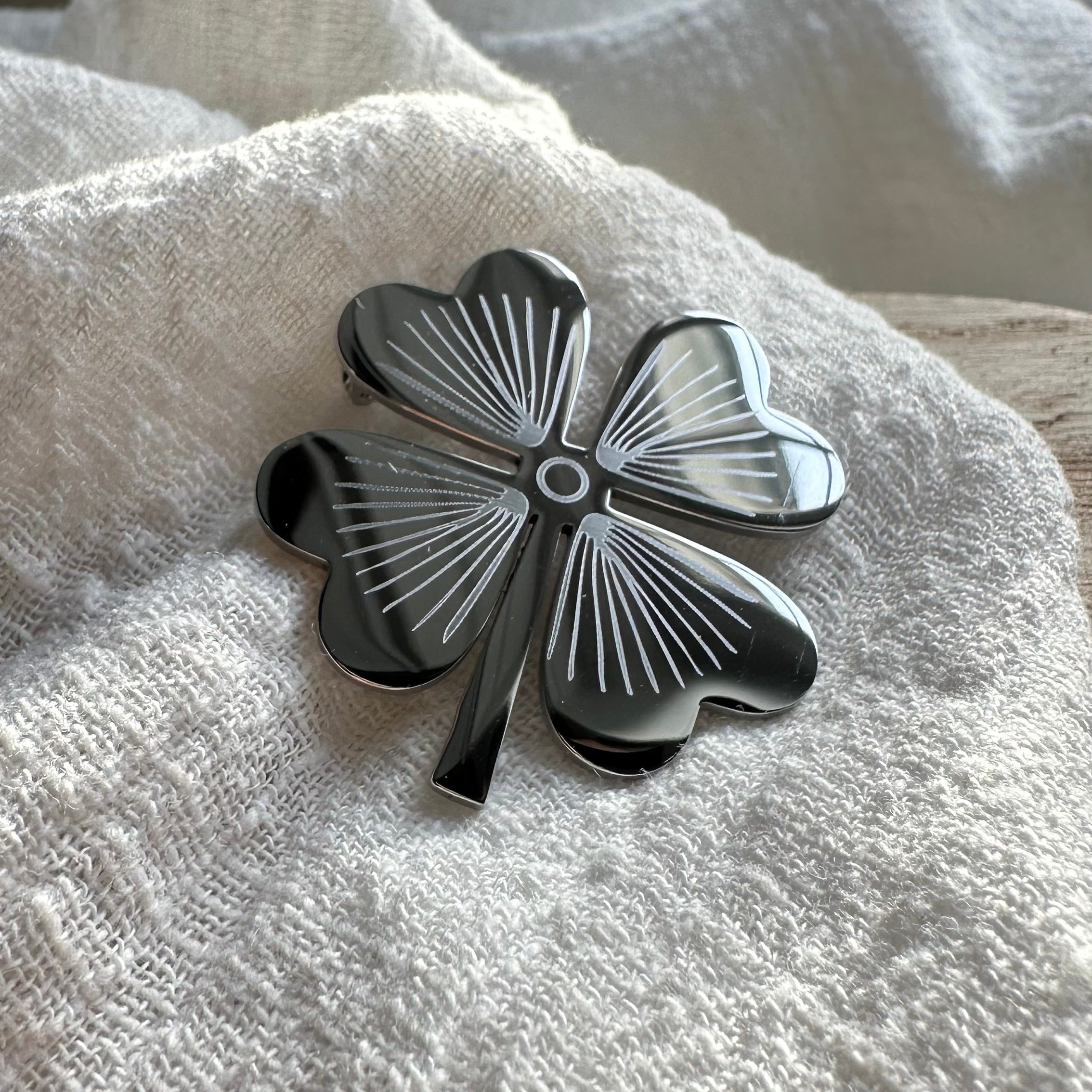 Broche Félicité Argentée MADEINESTEL