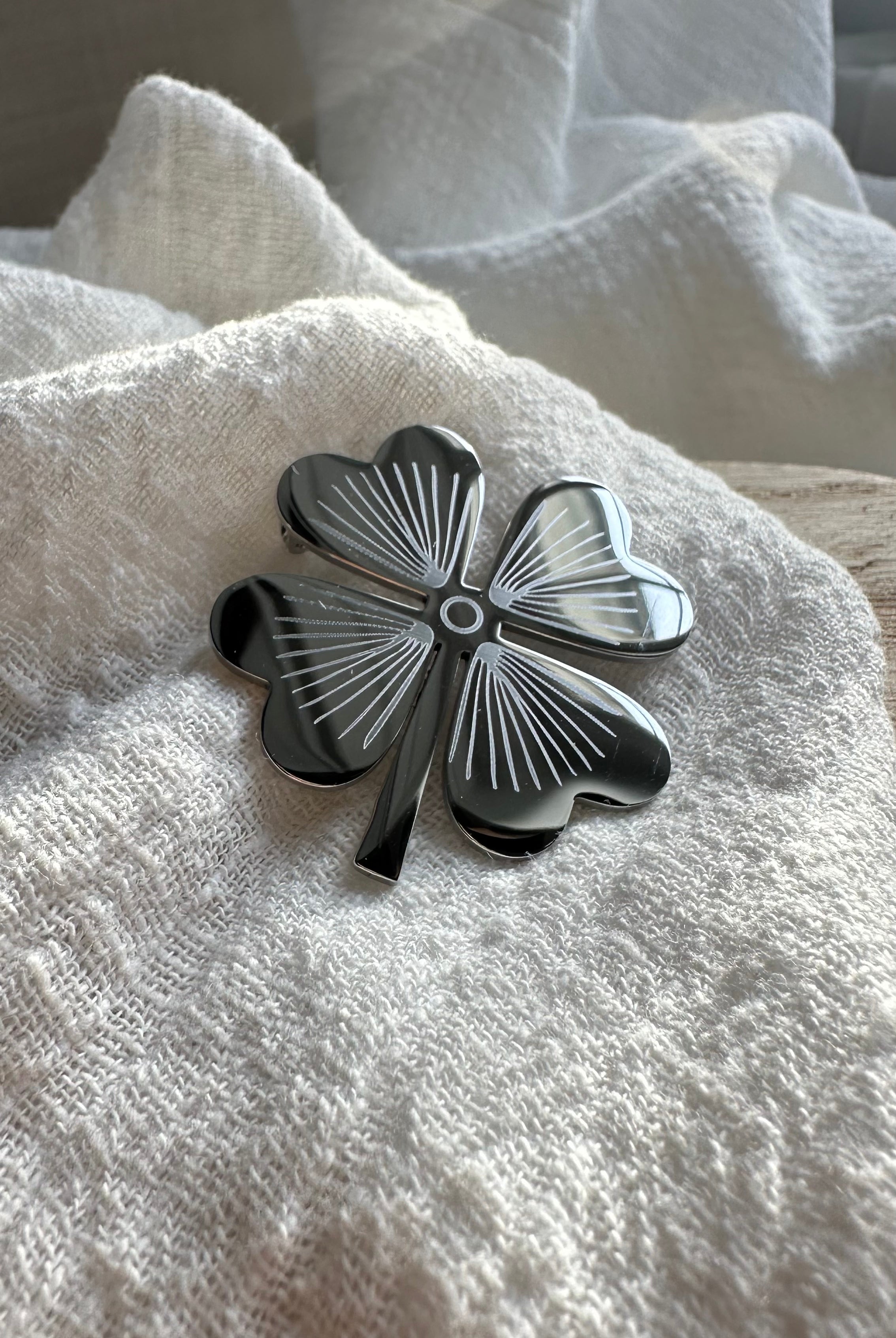 Broche Félicité Argentée MADEINESTEL