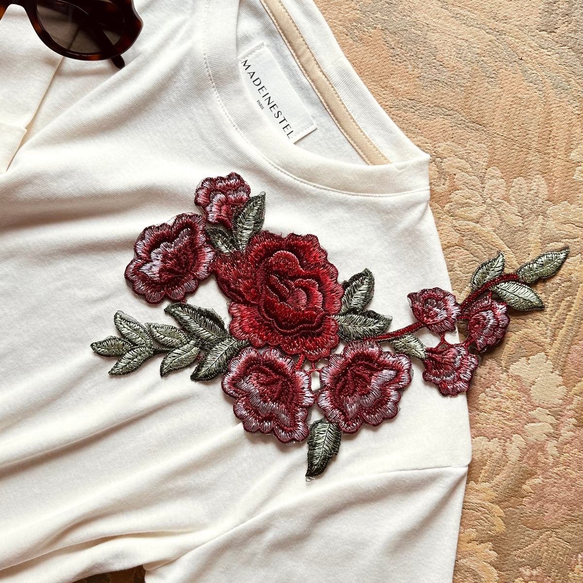Patch brodé en forme de Fleurs rétro Boho Rose Rouge à coudre ou à Patch brodé en forme de Fleurs rétro Boho Rose Rouge à coudre ou à